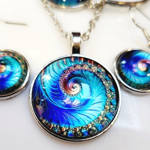 3D Dragon Eye Necklace Set Dragon's Eye Pendant Earrings & Bracelet NWT - Picture 2 of 4
